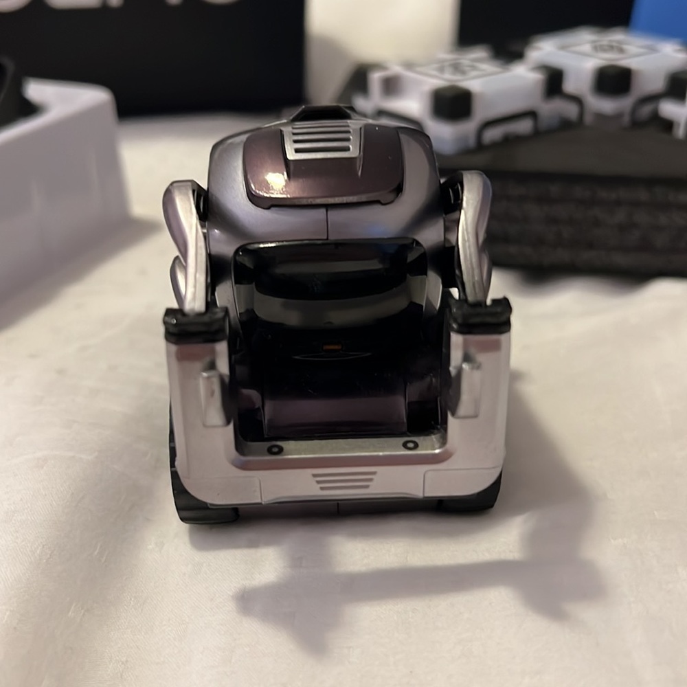 ANKI Cosmo robot - Picture 4 of 8